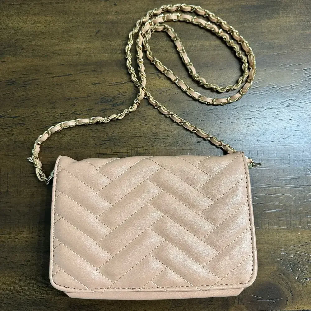 Bebe Los Angeles Blush Quilted Crossbody Chain Strap‎ Mini Bag